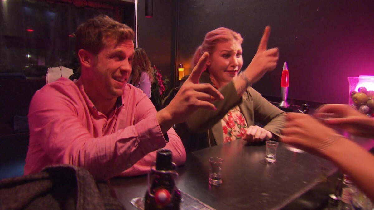 Berlin Tag Und Nacht Basti Betrügt Paula Paula und Basti betrinken sich (Video) - Berlin - Tag & Nacht - RTLZWEI