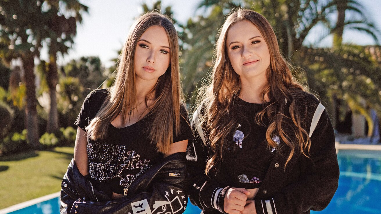 Shania (li.) und Davina Geiss