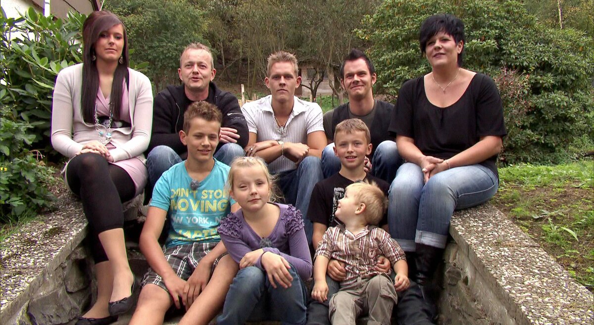 Dringend Hilfe Fur Die Grossfamilie Notig Video Zuhause Im
