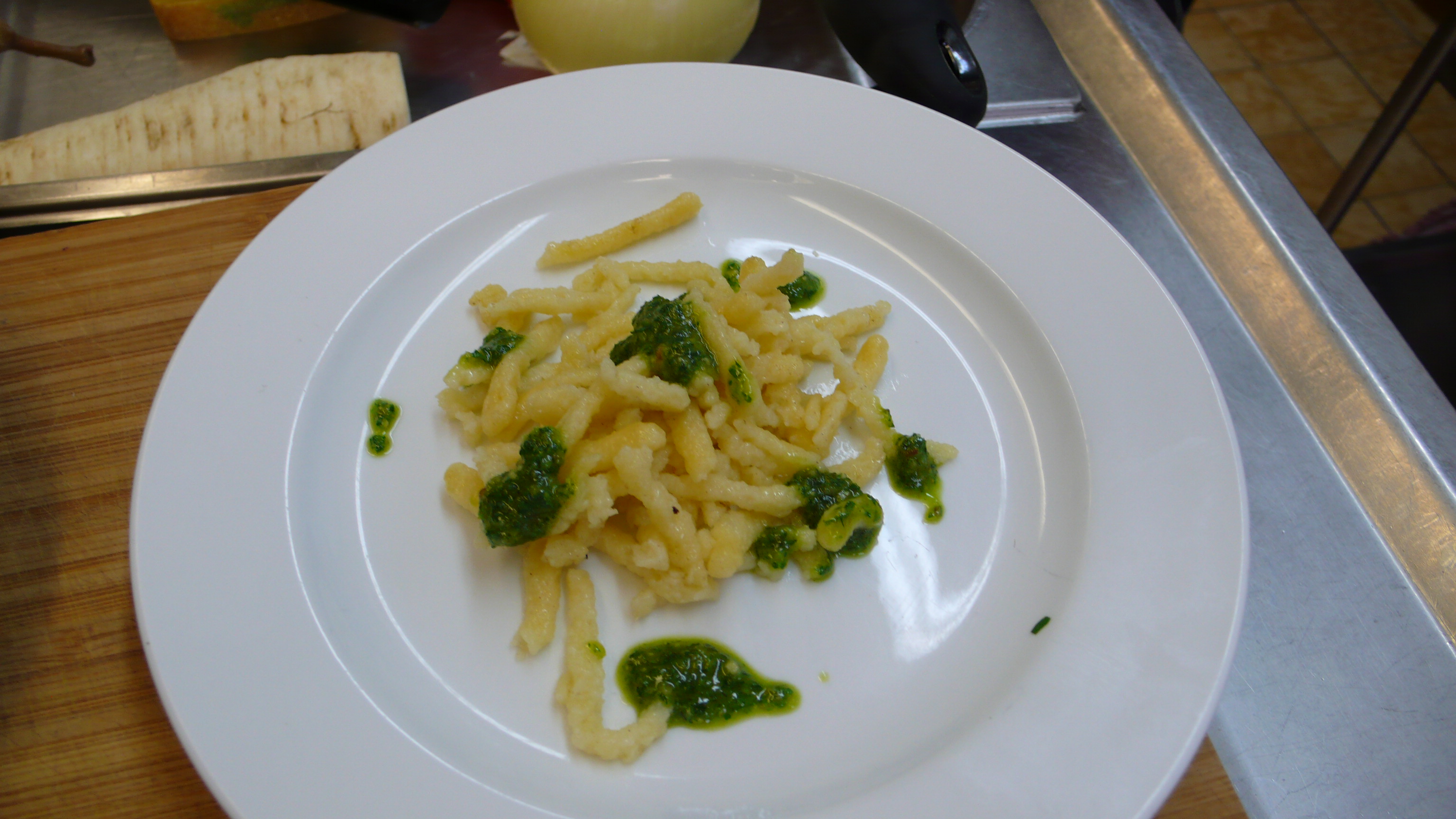 Spätzle-Variationen: Walnuss-Petersilie-Pesto - Die Kochprofis ...