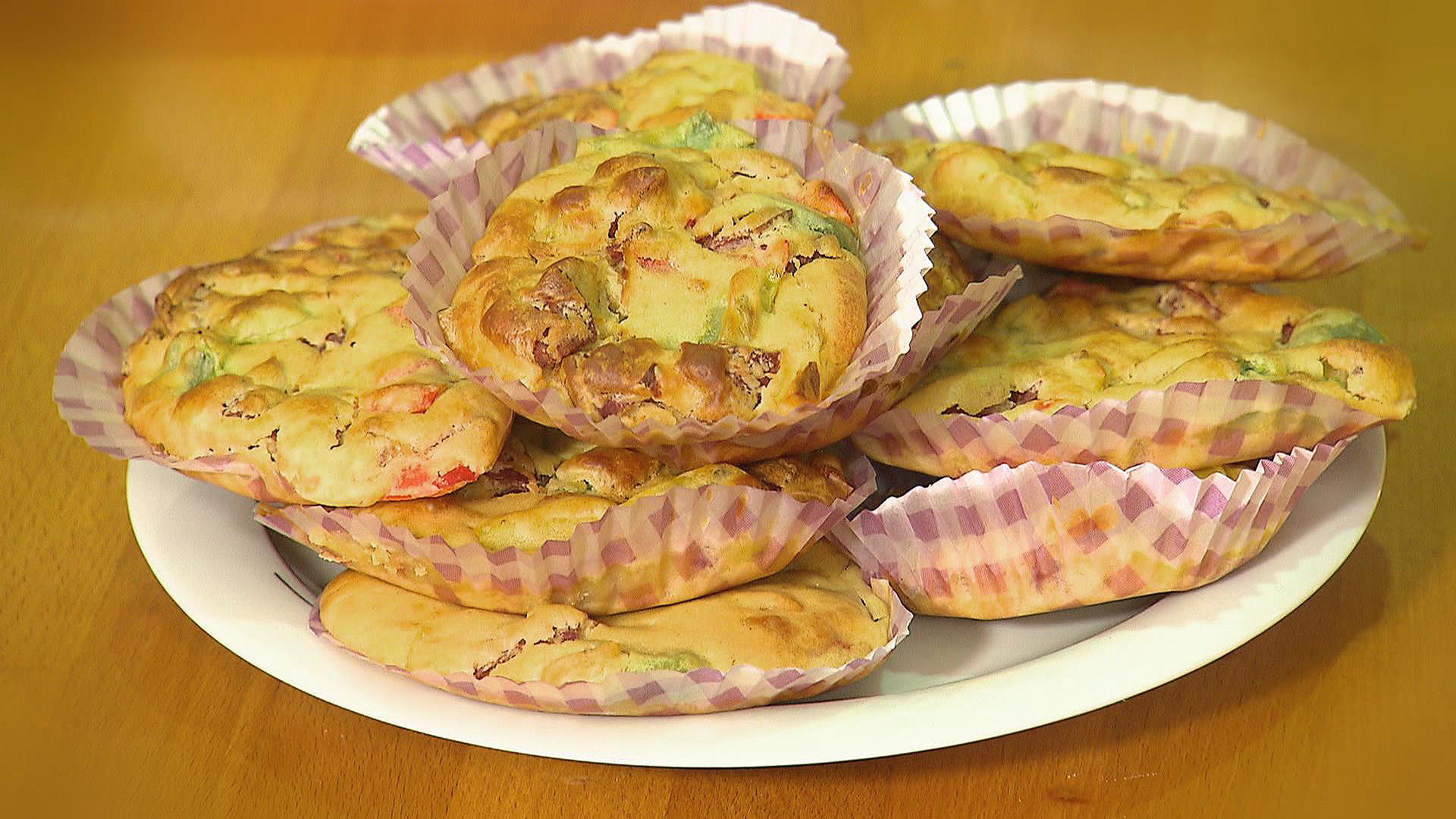 Vorspeise: Gefüllte herzhafte Muffins mit Spezial-Dip a la Wollny ...