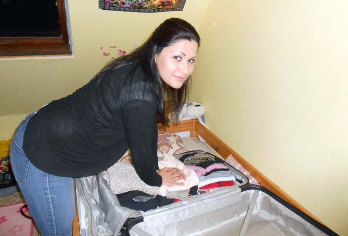 Jasmin packt Koffer