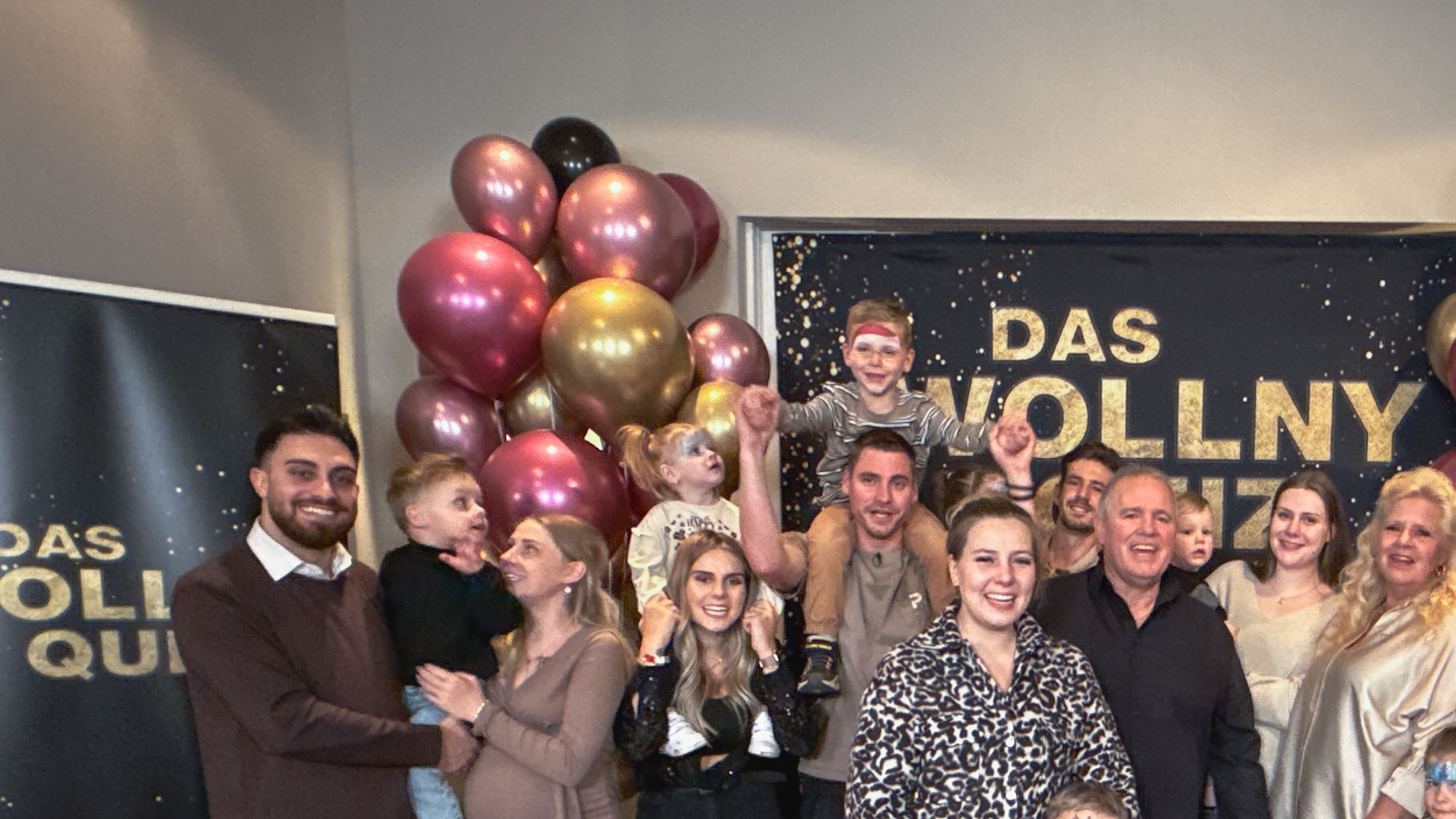 Meldung: 15 Jahre Jubel, Trubel und ganz viel Herz: RTLZWEI feiert das  Jubiläum der Kultfamilie mit einem großen Wollnys-Tag - RTLZWEI Unternehmen