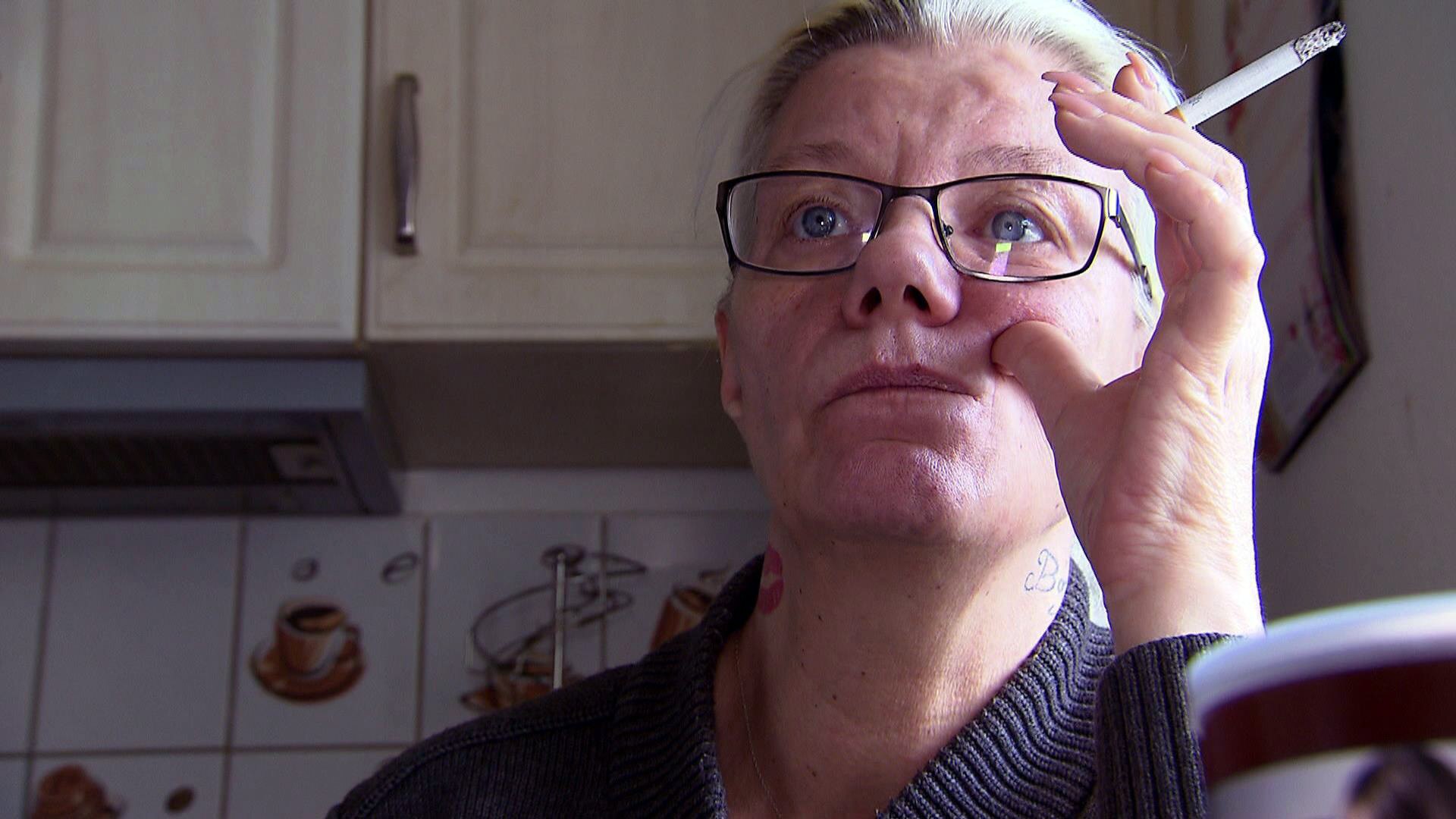 Beate kann nicht bei ihrem Sohn im Krankenhaus bleiben (Video) - Hartz und  herzlich - Tag für Tag - RTLZWEI