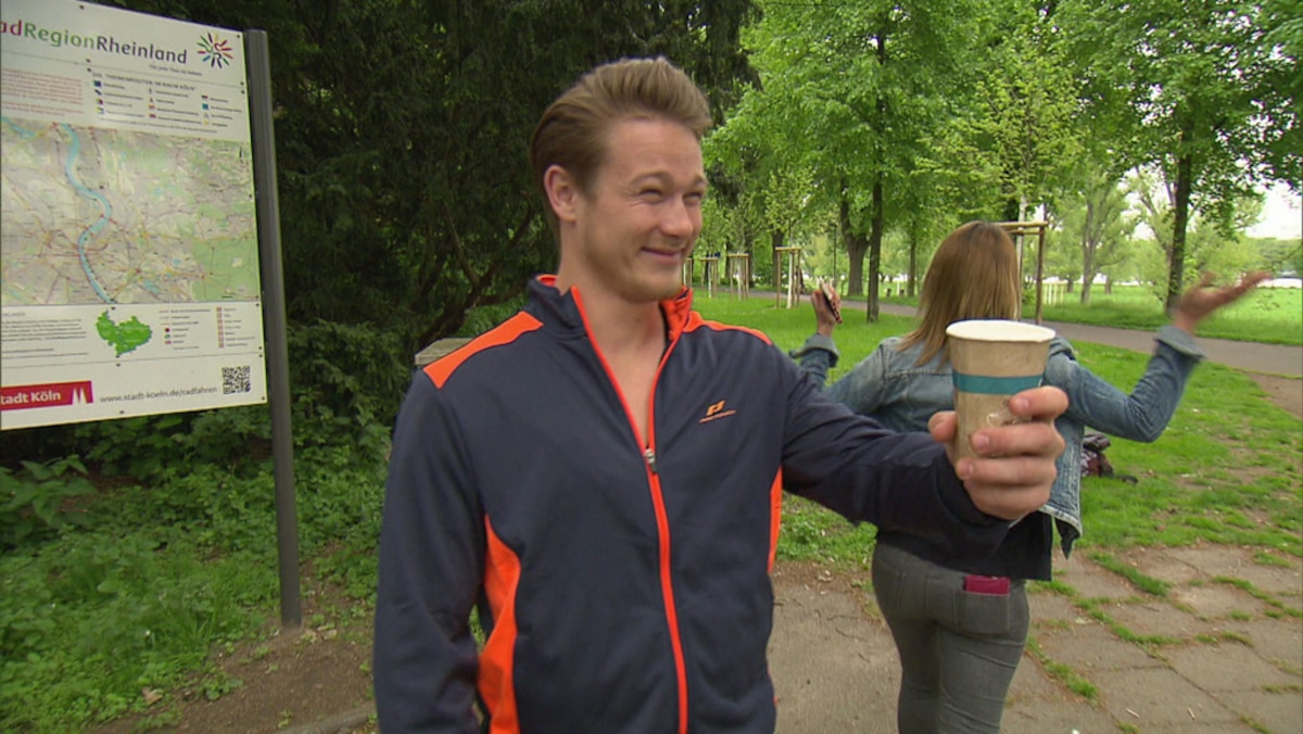 Valentin muss betteln (Video) Köln 50667 RTLZWEI