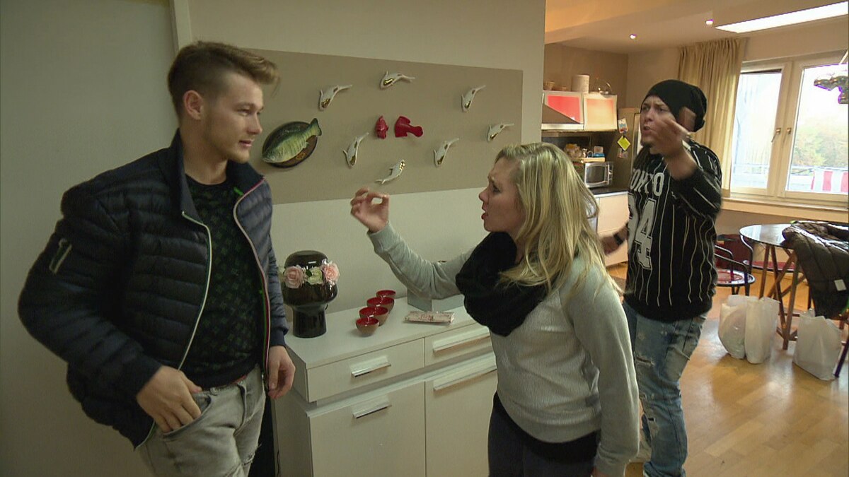 Kevin und Chantal vor verschlossener Tür! (Video) Köln 50667 RTLZWEI