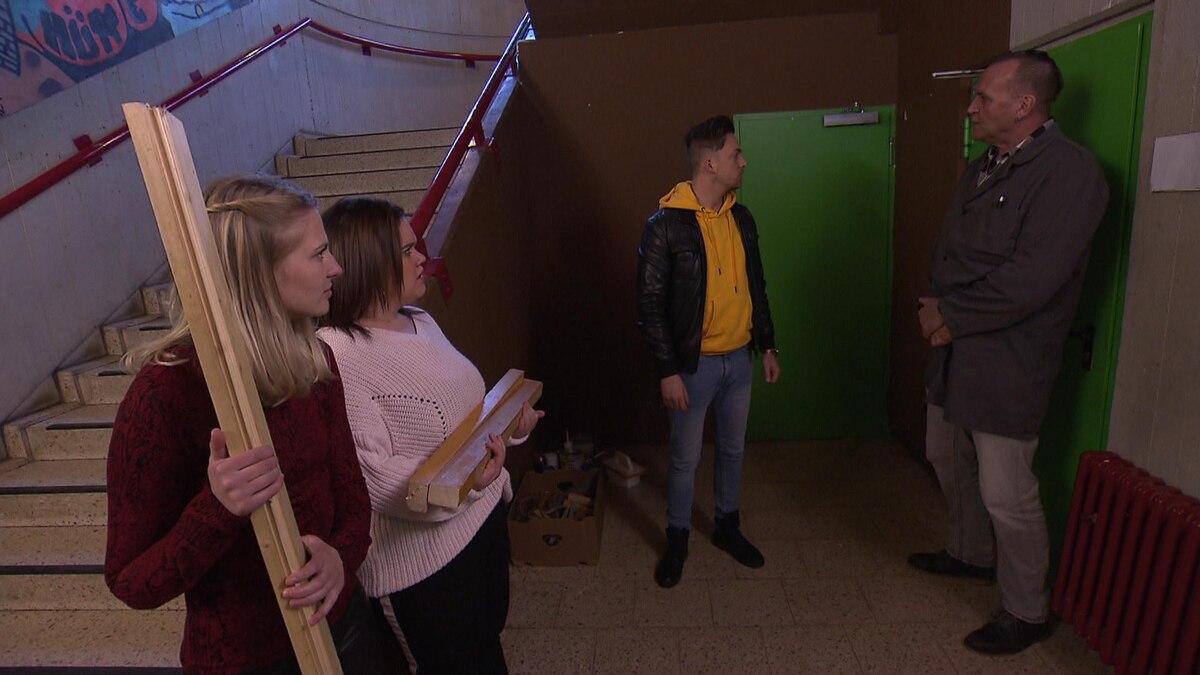 Die geheime Tür! (Video) - Krass Schule - Die jungen Lehrer - RTLZWEI