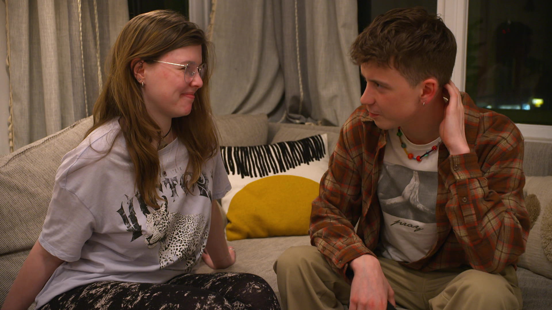 Steht Jonas auf Sina?! (Video) - Berlin - Tag & Nacht - RTLZWEI