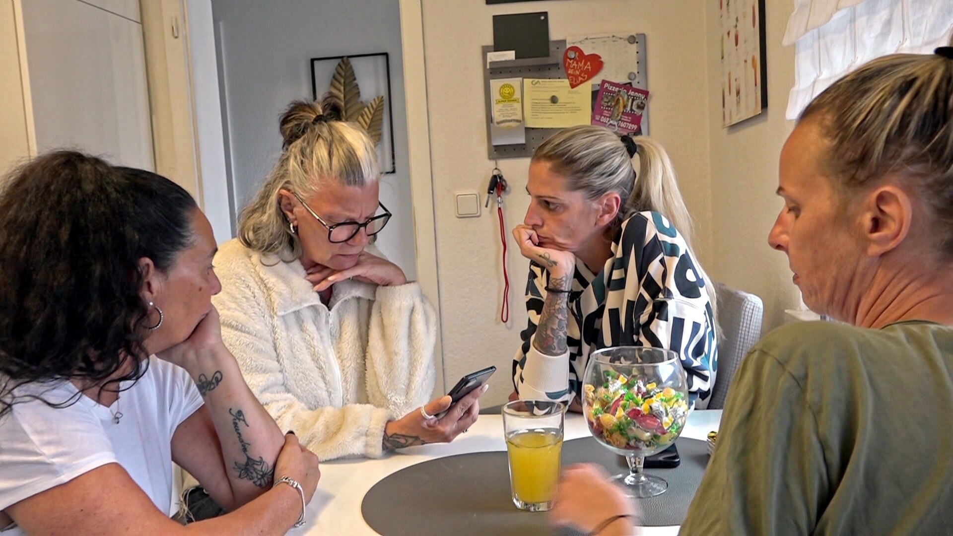 Hasskommentare - Hartz und herzlich - Tag für Tag - RTLZWEI