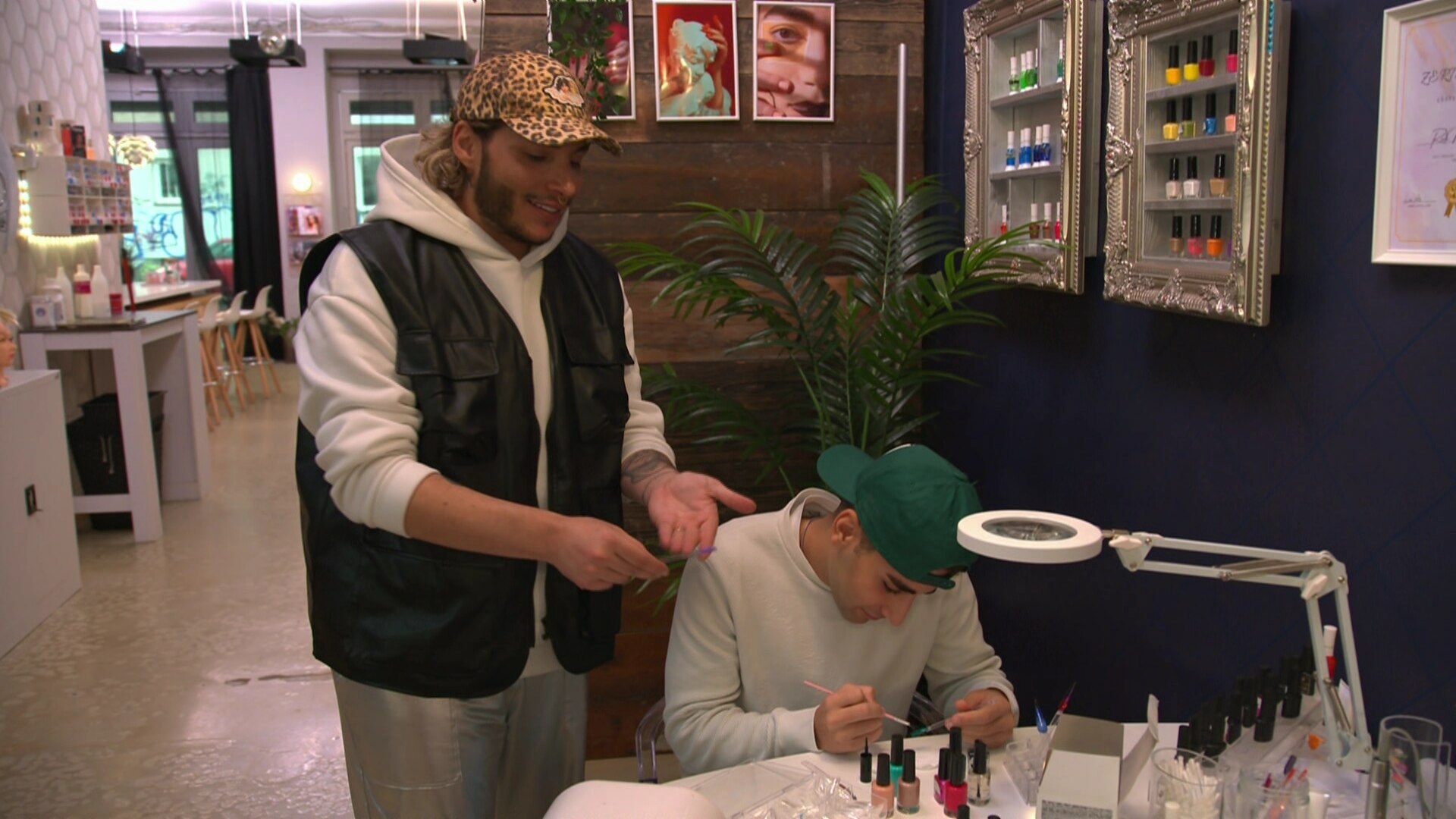 Berlin Tag Und Nacht Karim Karim, der neue Nageldesigner? (Video) - Berlin - Tag & Nacht - RTLZWEI