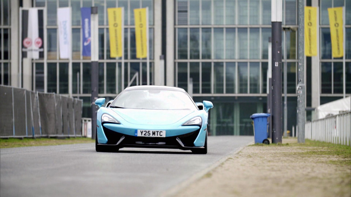 Vorschau McLaren 570S Spider vs. Flugzeug (Folge 438) (Video) GRIP