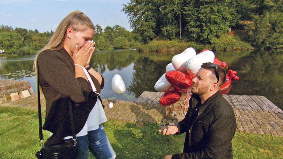 Flo hält um Sylvanas Hand an - Die Wollnys - Eine schrecklich große Familie - RTLZWEI