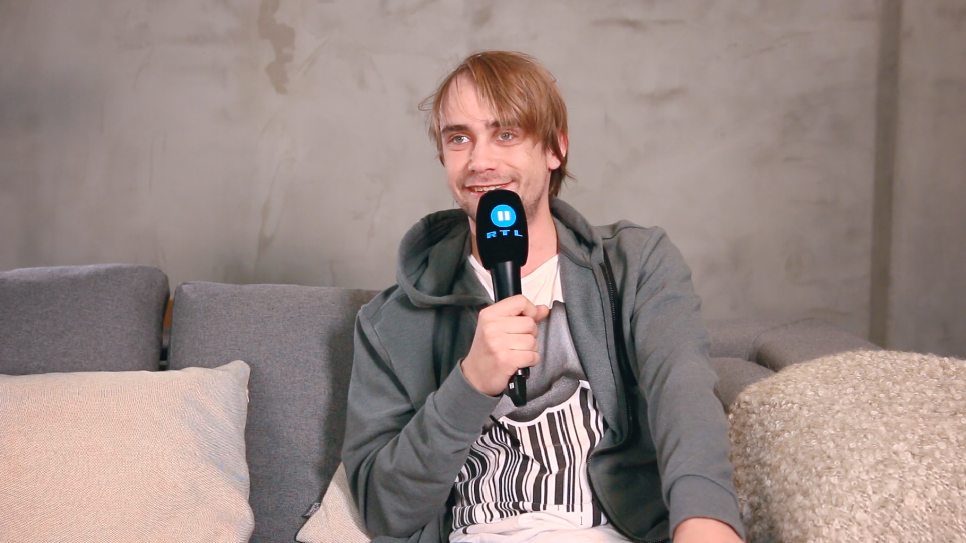 Liza Waschke A K A Milla Liebt Es Ungesund Das Interview Video Berlin Tag Nacht Rtlzwei