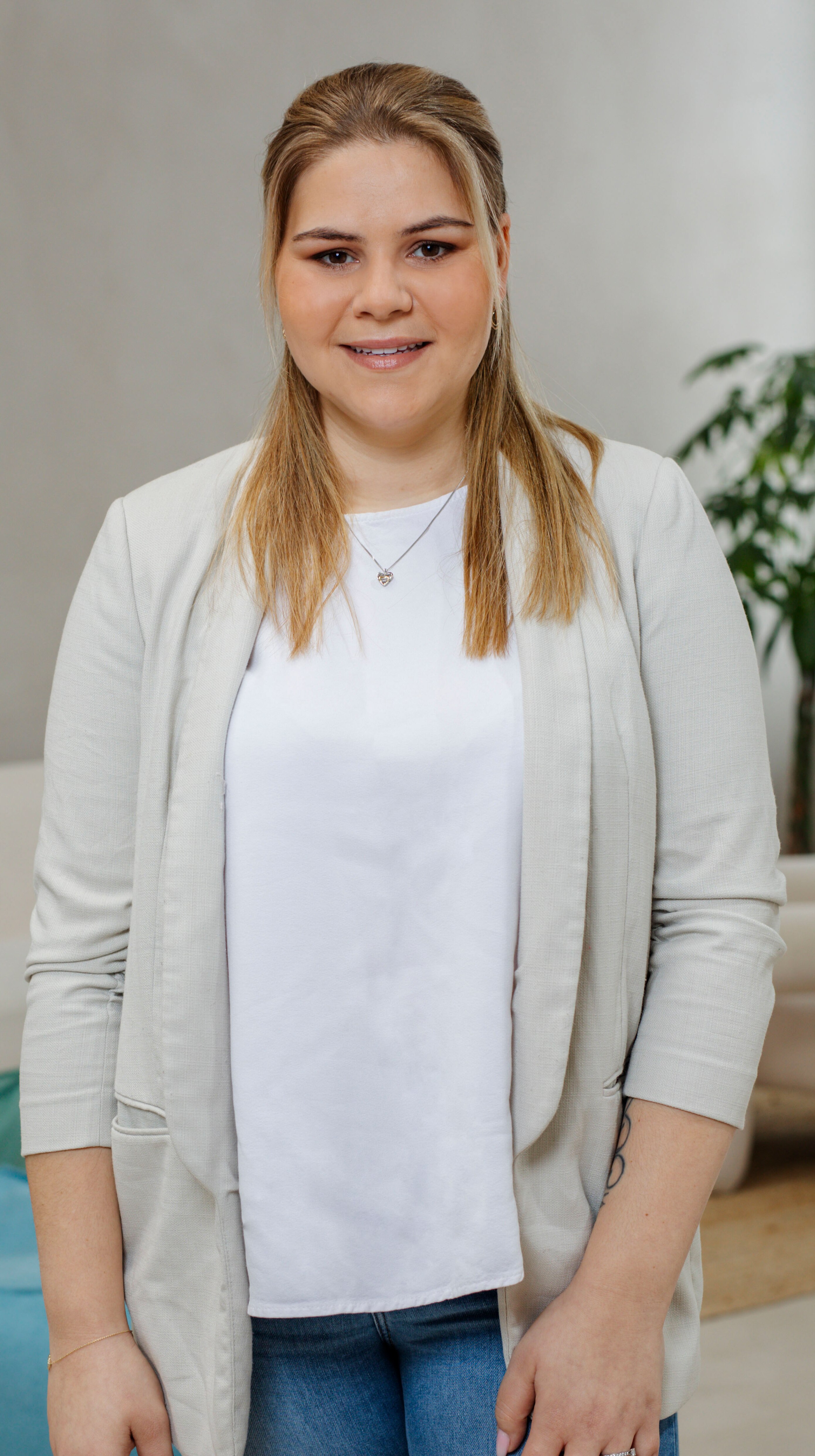 Sylvana - Alle Infos zur Mutter von zwei Töchtern - Die Wollnys - Eine  schrecklich große Familie - RTLZWEI