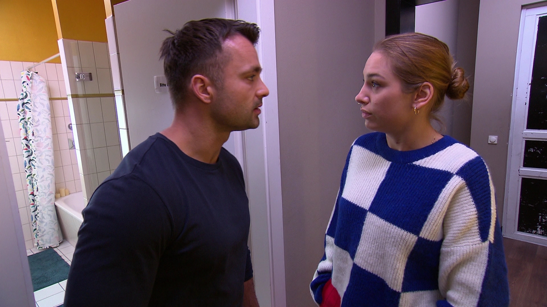 Milla soll sich entscheiden: Tom oder Mike? (Video) - Berlin - Tag & Nacht - RTLZWEI