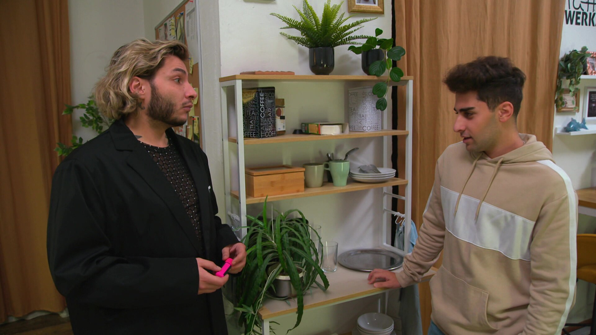 Berlin Tag Und Nacht Karim Karim gefällt es in der Schnitte! (Video) - Berlin - Tag & Nacht - RTLZWEI