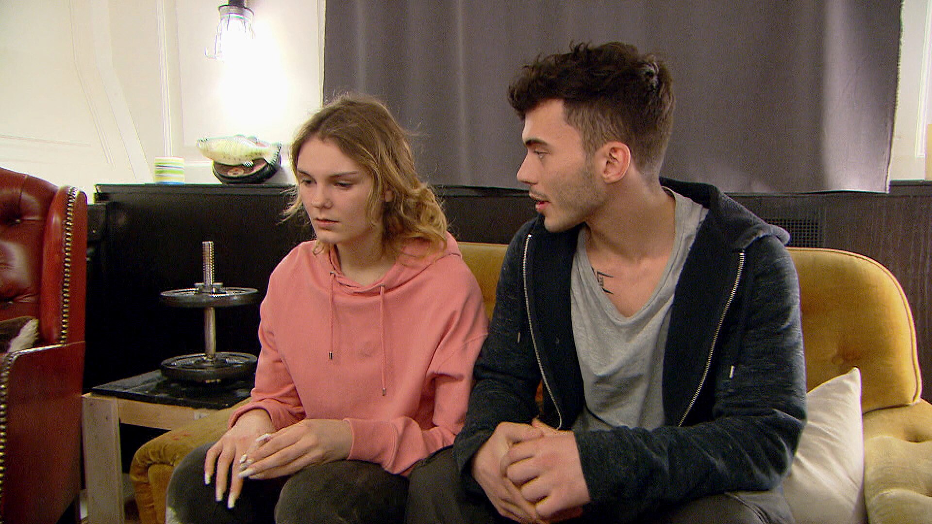 Fliegende Fäuste und Helfende Hände - Berlin - Tag & Nacht - RTLZWEI