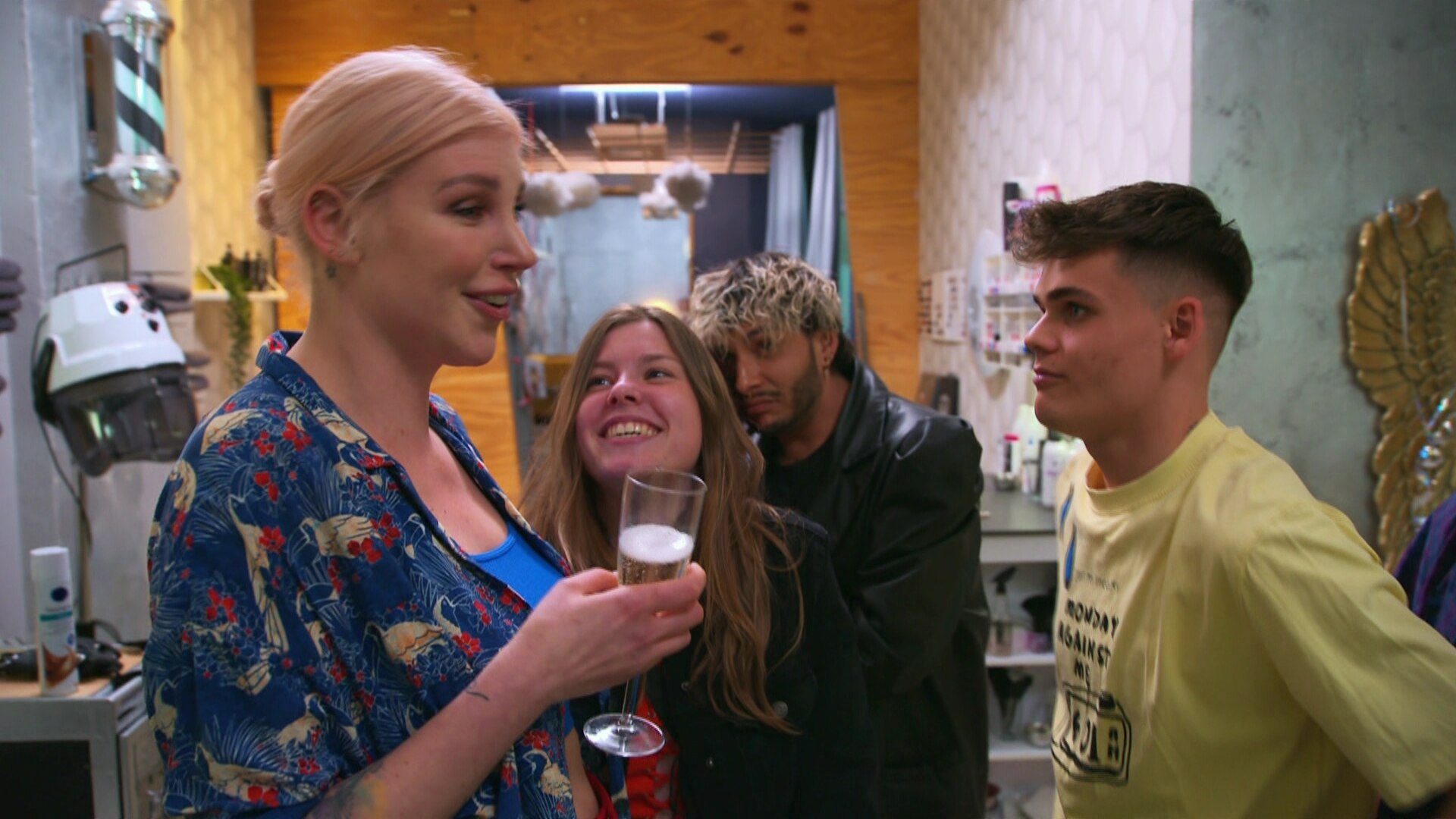 Wie Alt Ist Paula Von Berlin Tag Und Nacht Paula sagt bye bye (Video) - Berlin - Tag & Nacht - RTLZWEI