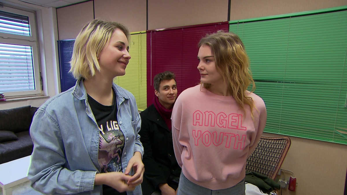 Lynn macht Amelie ein Friedensangebot (Video) - Berlin - Tag & Nacht - RTLZWEI