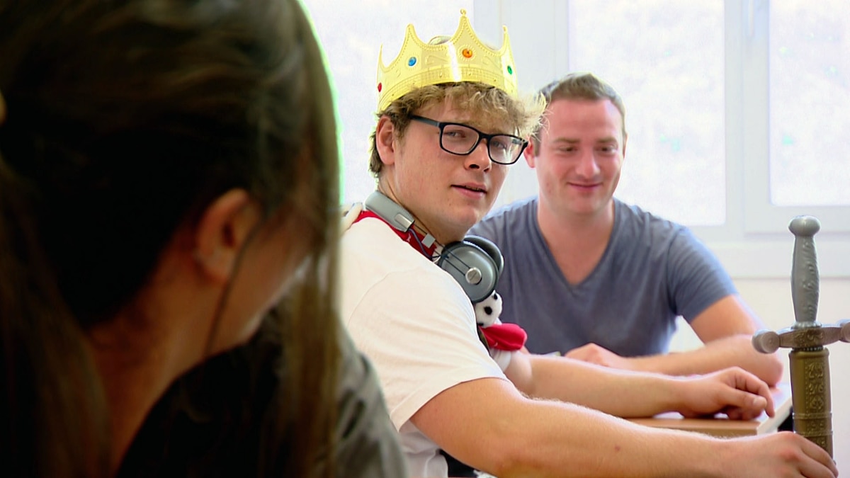 Lina hat sich in Tobi verliebt (Video) Krass Schule Die jungen Lehrer RTLZWEI Lina hat sich in Tobi verliebt (Video) Krass Schule Die jungen Lehrer RTLZWEI