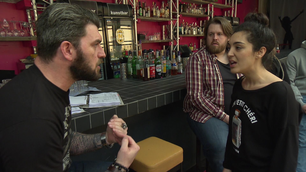 Für Alex ist klar: Die Kunstbar ist im Arsch! (Video) - Köln 50667 - RTLZWEI