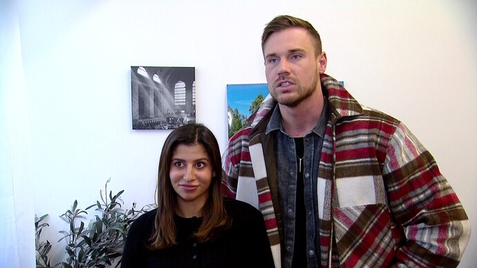Leonard wird im Internet gemobbt. Zum Glück bekommt er Hilfe von zwei Promis: Eva und Chris.