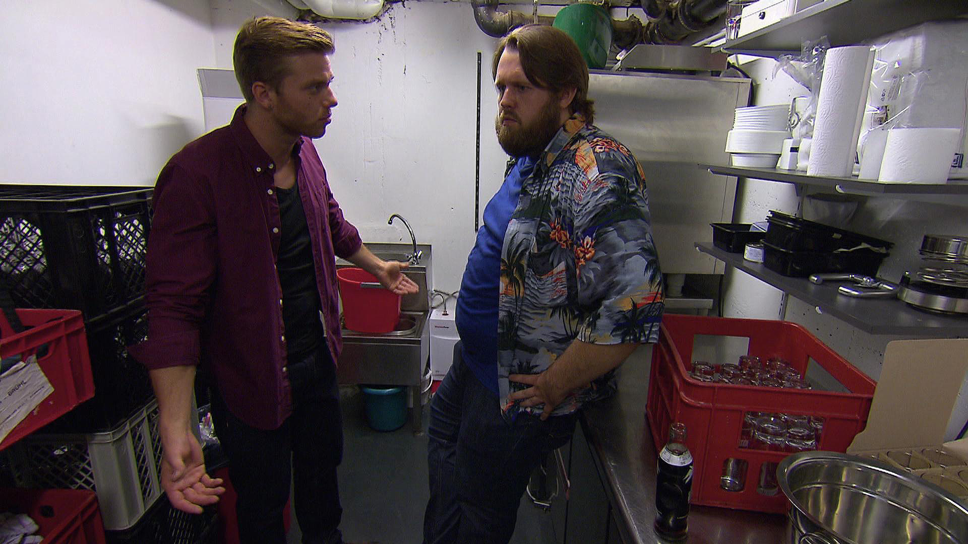 Jan bricht zusammen (Video) - Köln 50667 - RTLZWEI