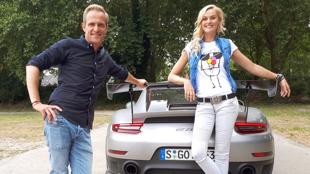 Det sucht getunten Sportler Auktion Berlin Sportwagen vs. Flugzeug