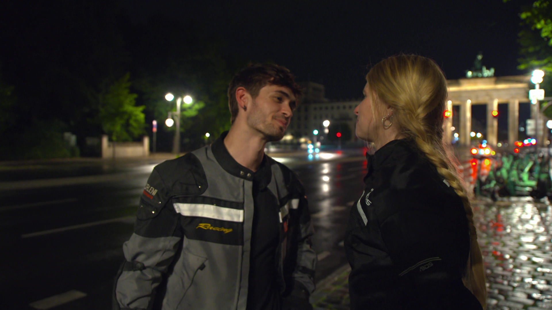 Toni küsst beinahe Sascha! (Video) Berlin Tag & Nacht RTLZWEI