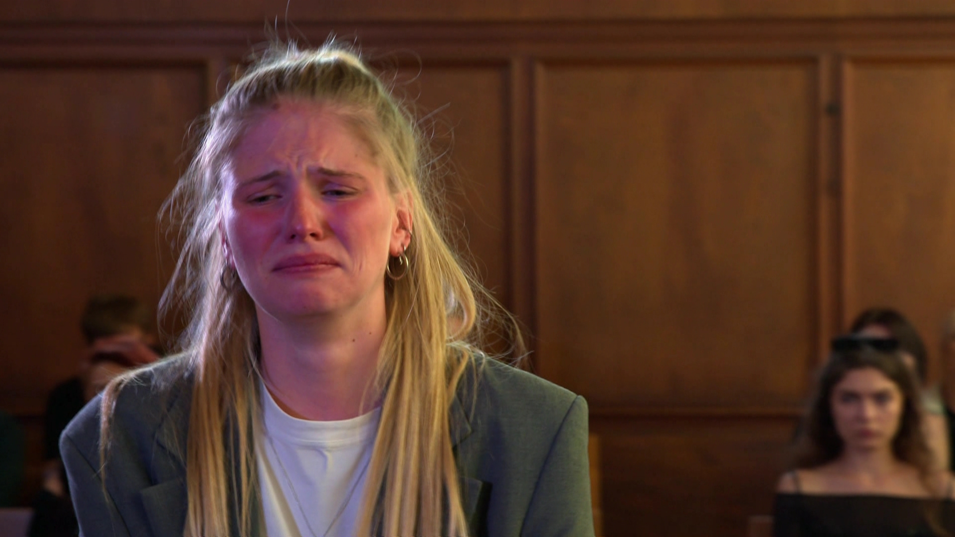 Toni wird vom Staatsanwalt befragt (Video) Berlin Tag & Nacht RTLZWEI