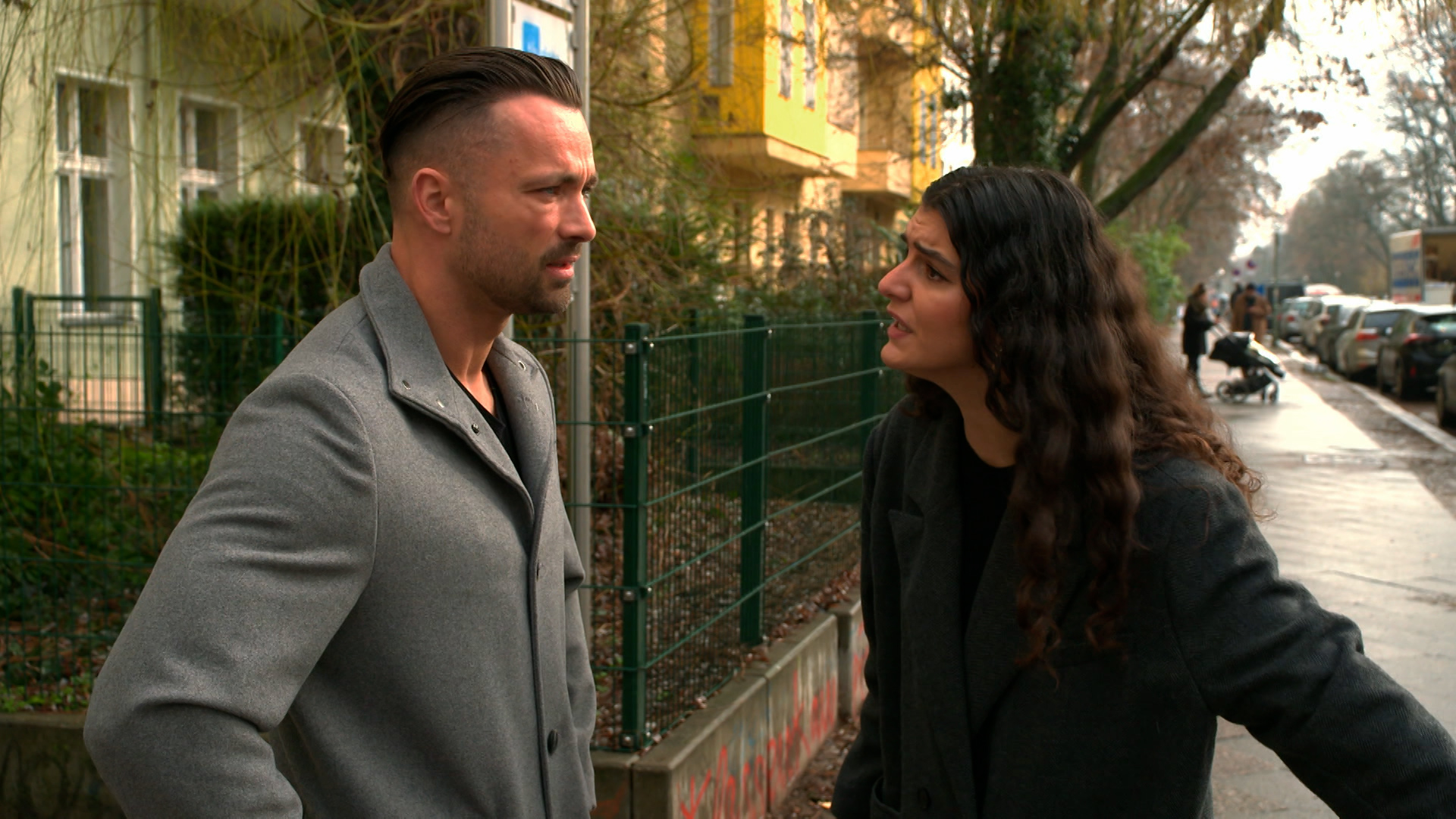 Mike kann Sara nicht vergessen!