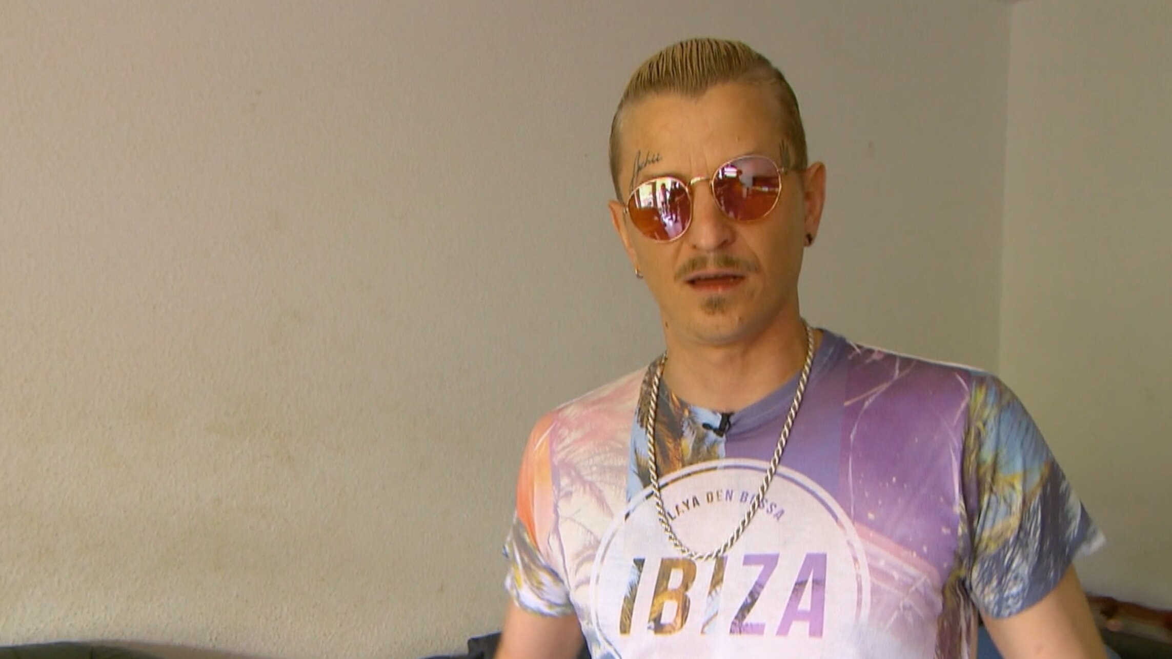 Vom Hartz IV zur Rapper-Karriere (Video) - Armes Deutschland - Stempeln ...