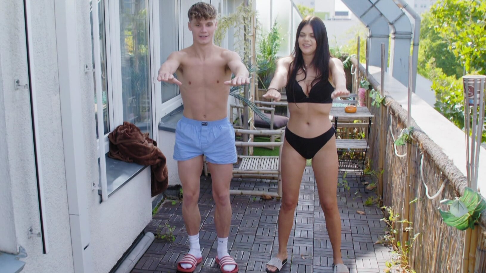 Nackt-Sport auf dem Balkon (Video) - Köln 50667 - RTLZWEI