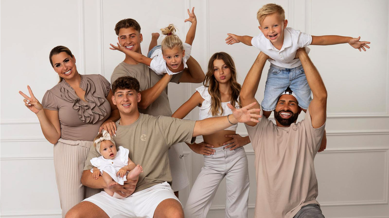 Meldung: Neue Doku-Soap bei RTLZWEI: „Willkommen bei Familie Weiß!“ - RTLZWEI Unternehmen