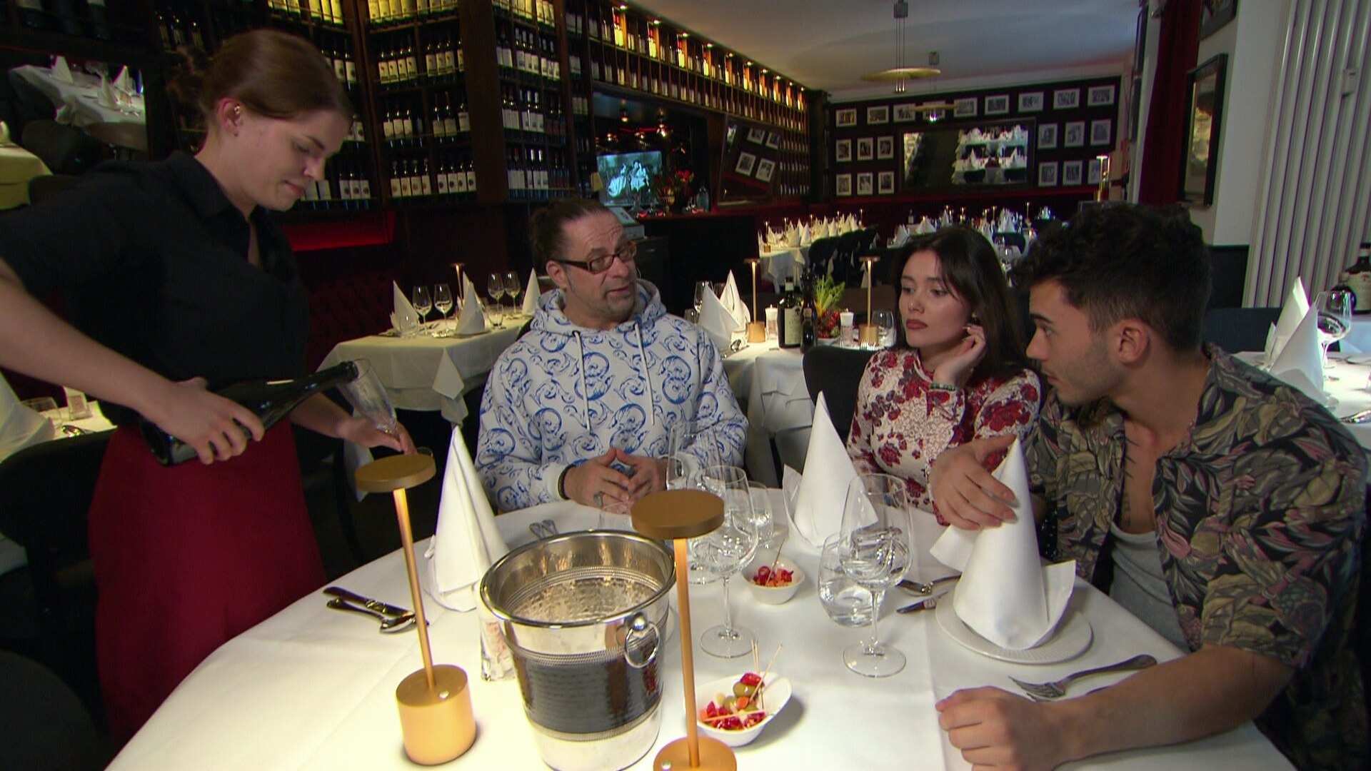 Piet fühlt Denny auf den Zahn