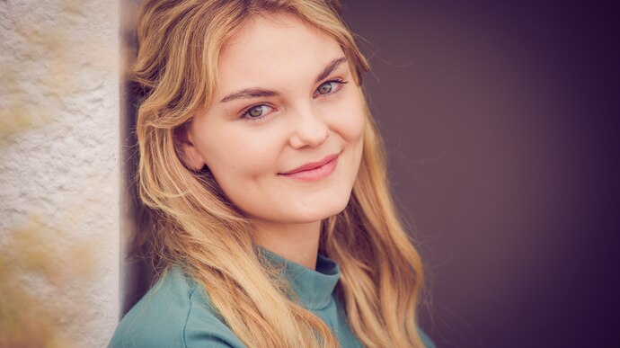 Lynn (Laura Hink)