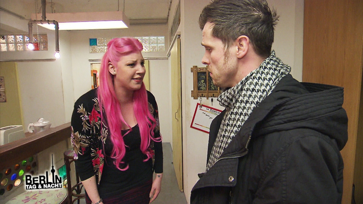 Berlin Tag Und Nacht David Und Paula Basti fleht Paula um Verzeihung an (Video) - Berlin - Tag & Nacht - RTLZWEI