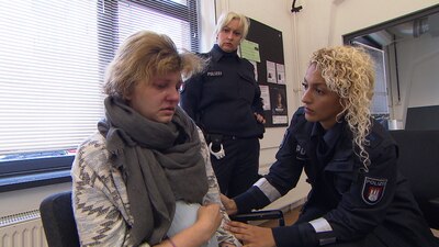 Die Wache Hamburg - Schwangere randaliert im Supermarkt | Schlechteste Mutter der Welt | Fahrlehrer unter Drogeneinfluss | Der Mann auf dem Kirchturm