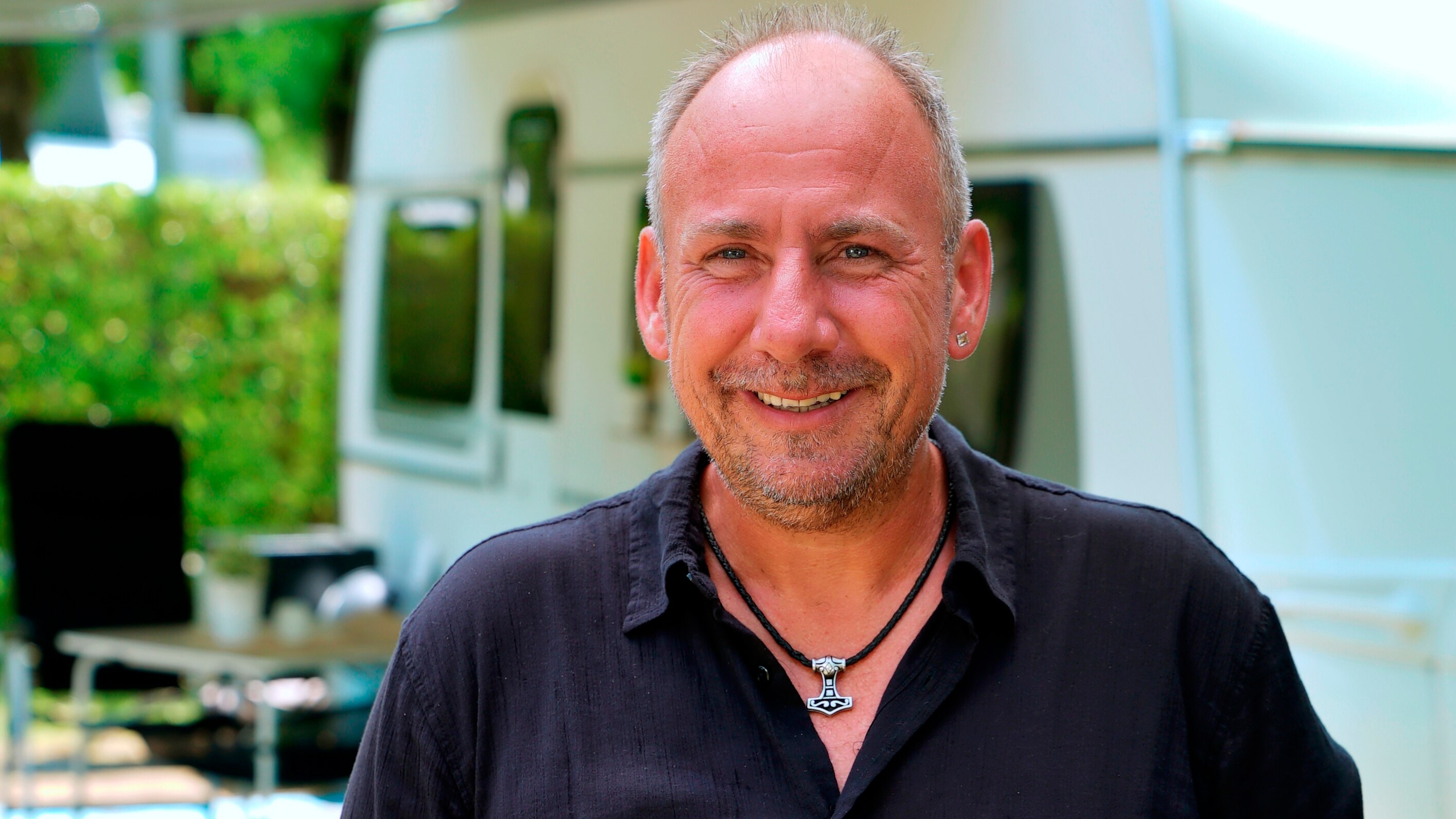 Sascha Fingerhuth - Alle Infos zum "Bella Italia"-Camper - Bella Italia -  Camping auf Deutsch - RTLZWEI