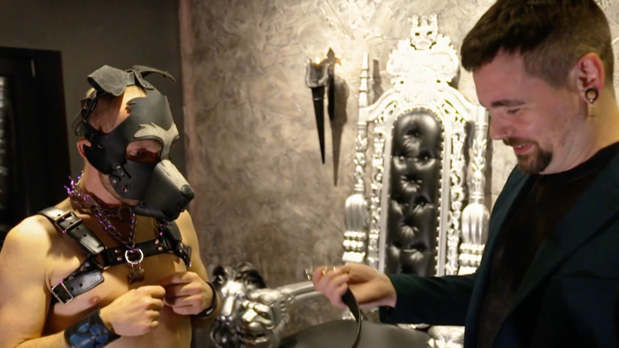 Puppyplay: Chris und Basti verwandeln sich in Doggys! (Video) - Playdate - Lust auf Fetisch? - RTLZWEI