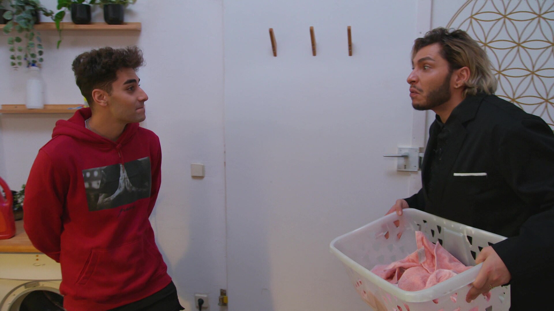 Berlin Tag Und Nacht Karim Rick schmeißt Karim aus der Schnitte! (Video) - Berlin - Tag & Nacht