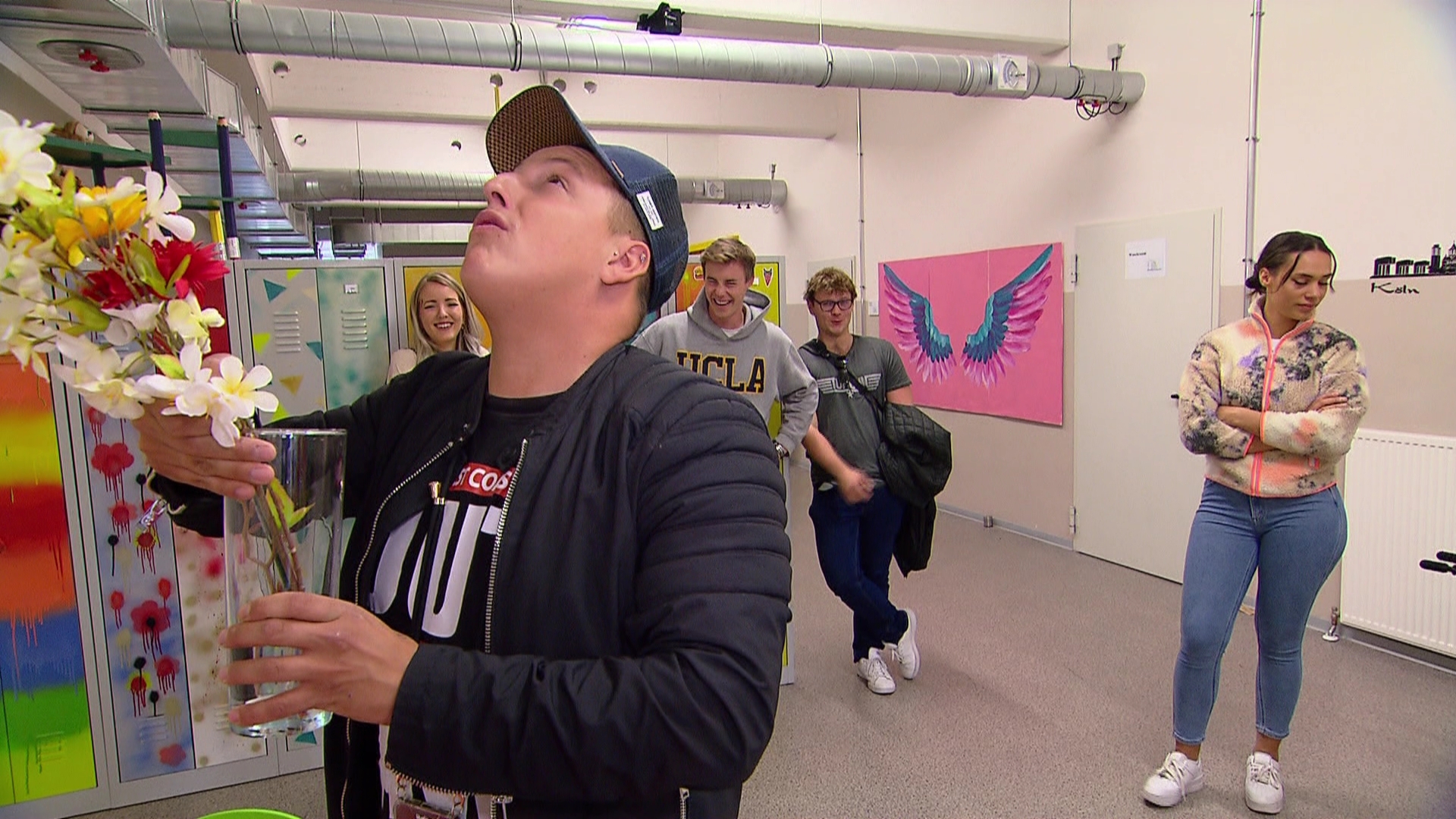 Wahrsager App Felix Trinkt Blumenwasser Video Krass Schule Die Jungen Lehrer Rtlzwei