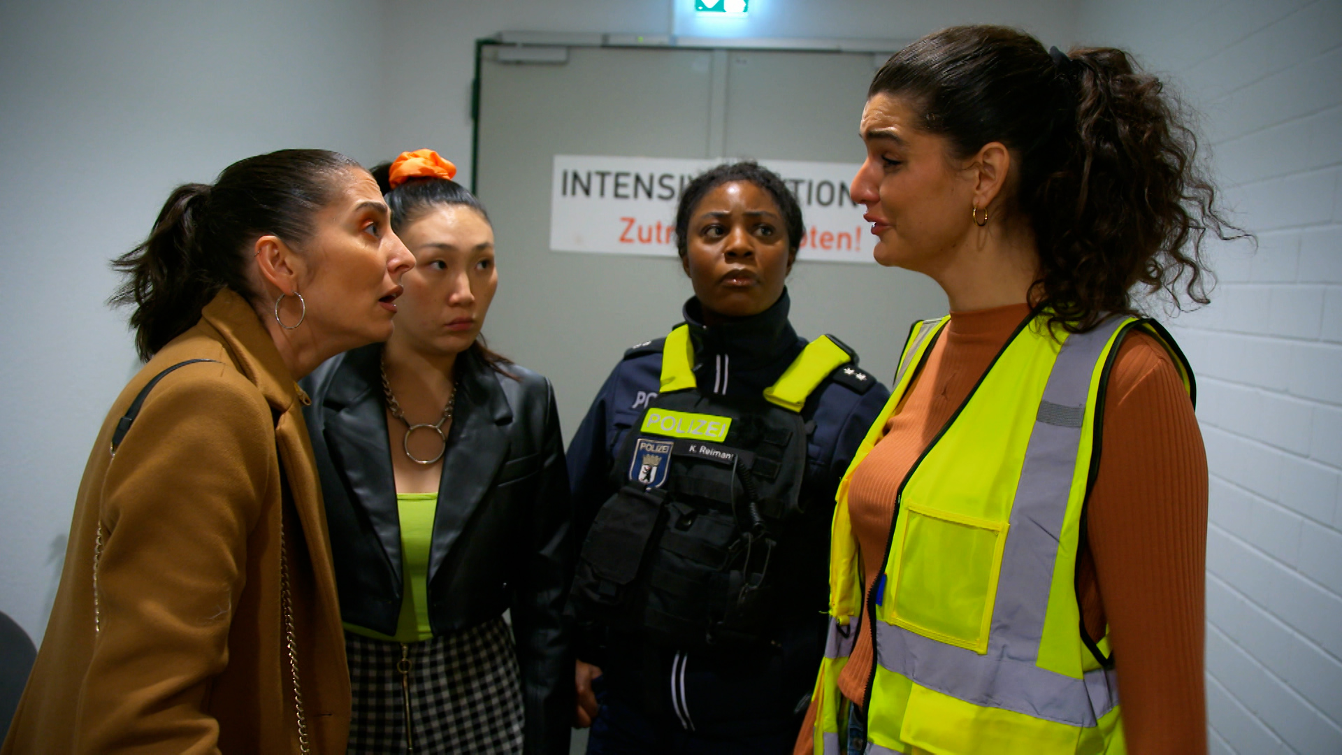 TASER-SCHOCK! (Video) - Berlin - Tag & Nacht - RTLZWEI