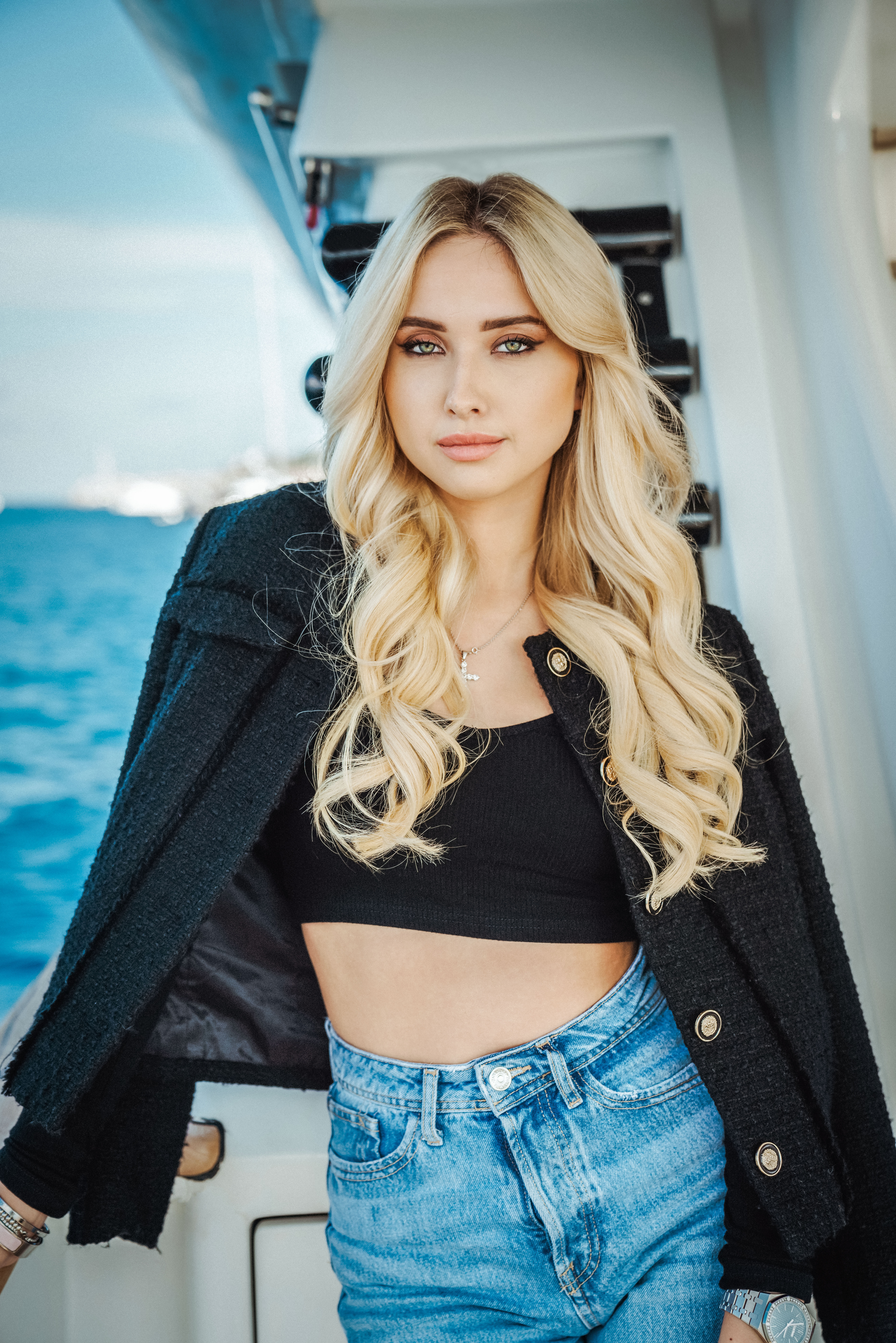 "Shania Geiss: Das Alter der bekannten TV-Persönlichkeit enthüllt" "Shania Geiss: Das Alter der bekannten TV-Persönlichkeit enthüllt"