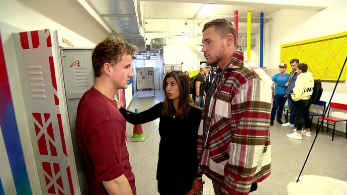 Leonard wird im Internet gemobbt. Zum Glück bekommt er Hilfe von zwei Promis: Eva und Chris.