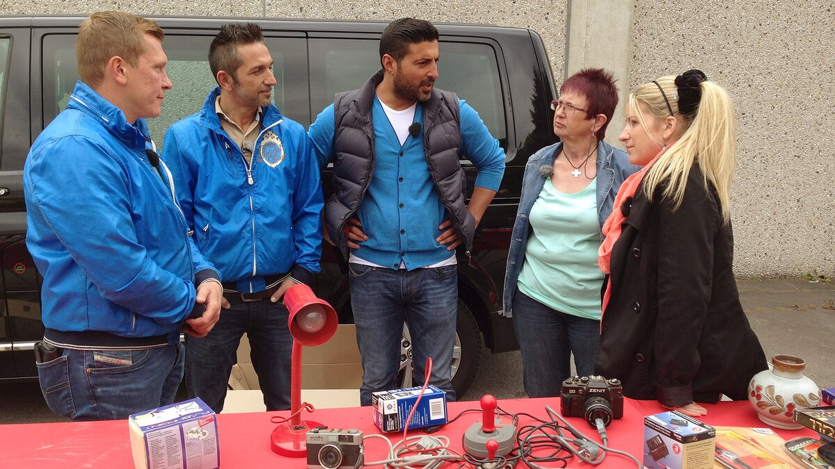 Sükrü, Mauro und Otto bei Sabine Der Trödeltrupp Das Geld liegt im Keller RTLZWEI