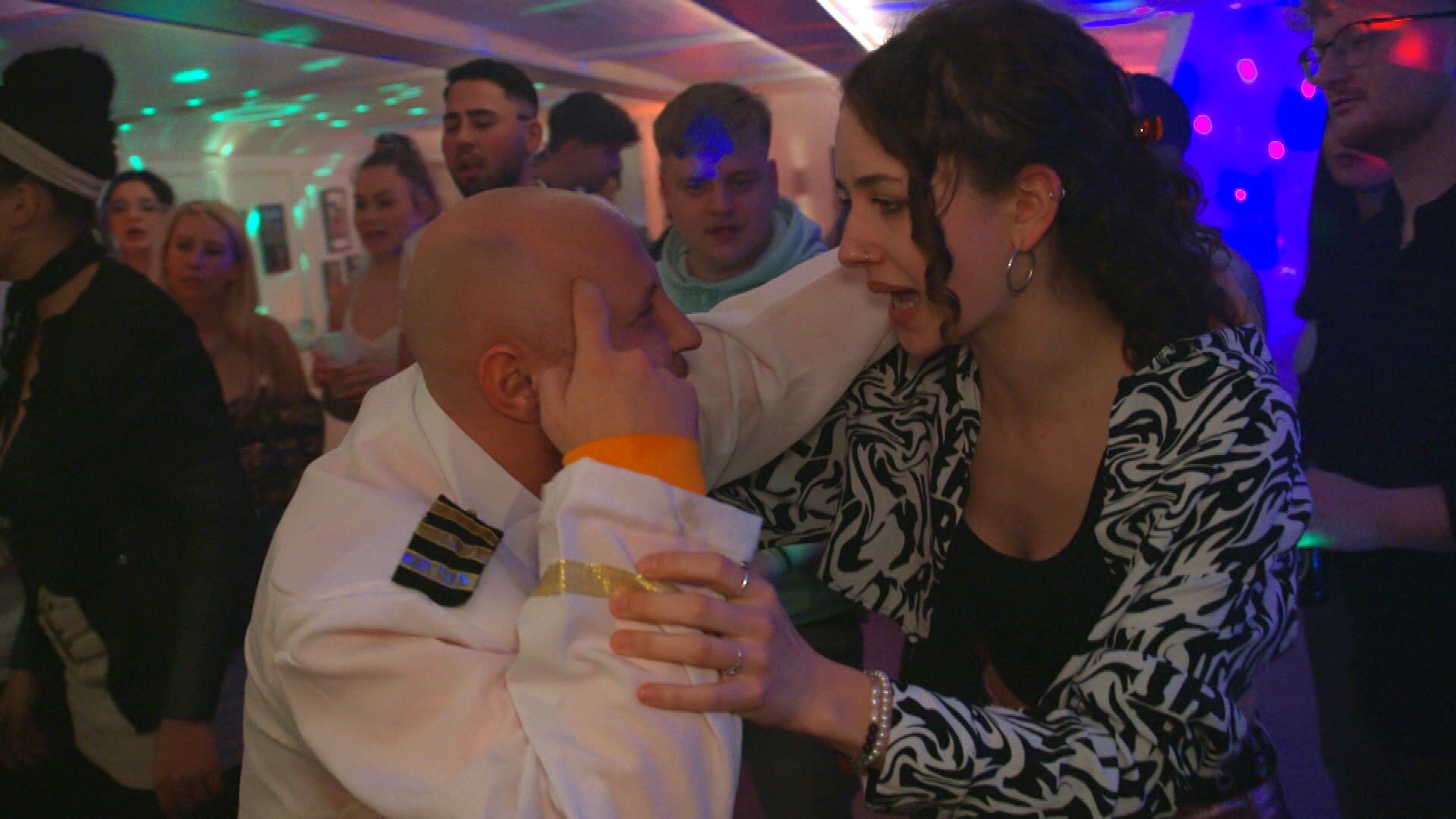 Finger weg und Klappe zu - Berlin - Tag & Nacht - RTLZWEI