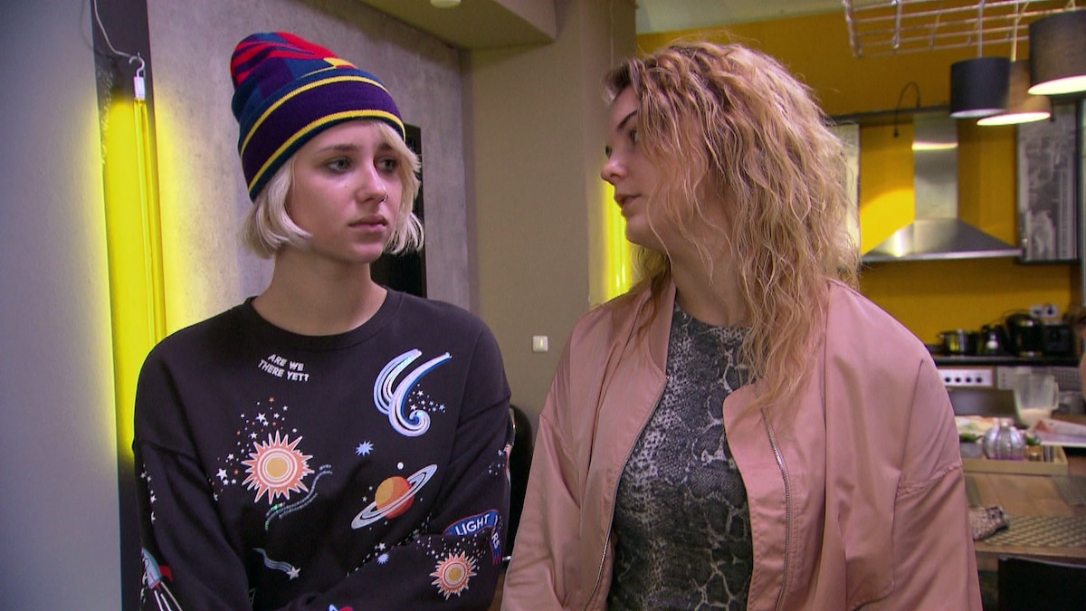 Lynn und Amelie möchten Pauls Party crashen (Video) - Berlin - Tag & Nacht  - RTLZWEI